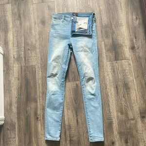 Abercrombie and Fitch High Rise Super Skinny Jean size 28L